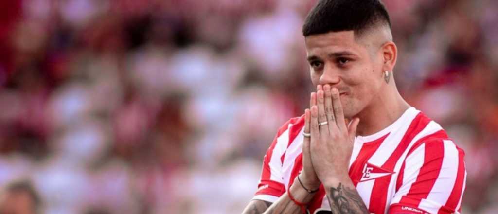 Filmaron a Marcos Rojo fumando y rompiendo la cuarentena