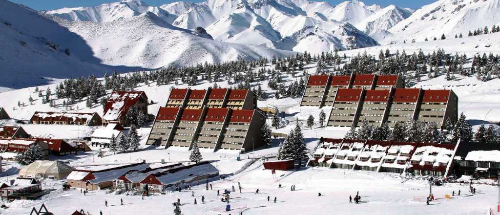 Vacaciones de invierno: miles de turistas colapsaron la ruta a Las Leñas