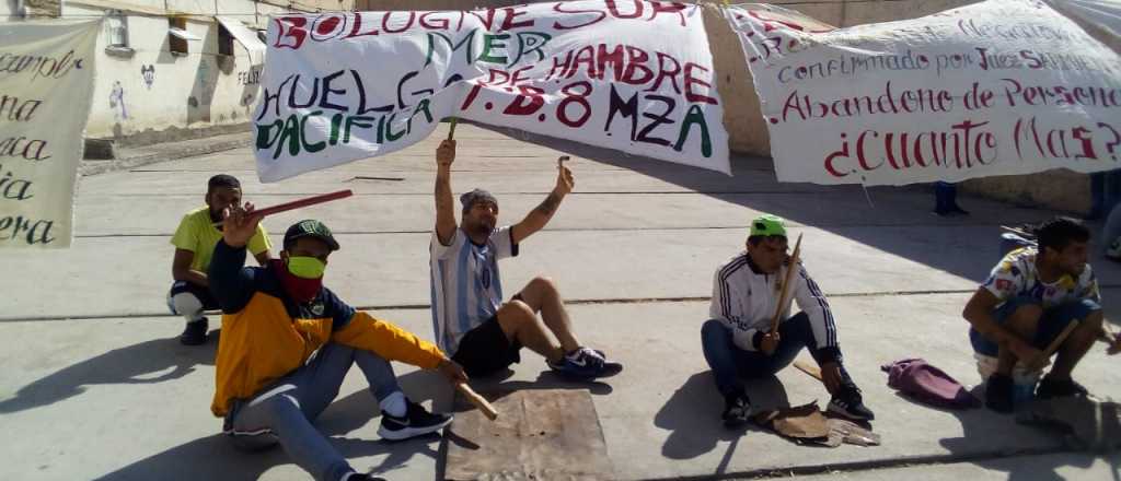 Presos mendocinos en huelga de hambre se cosieron la boca