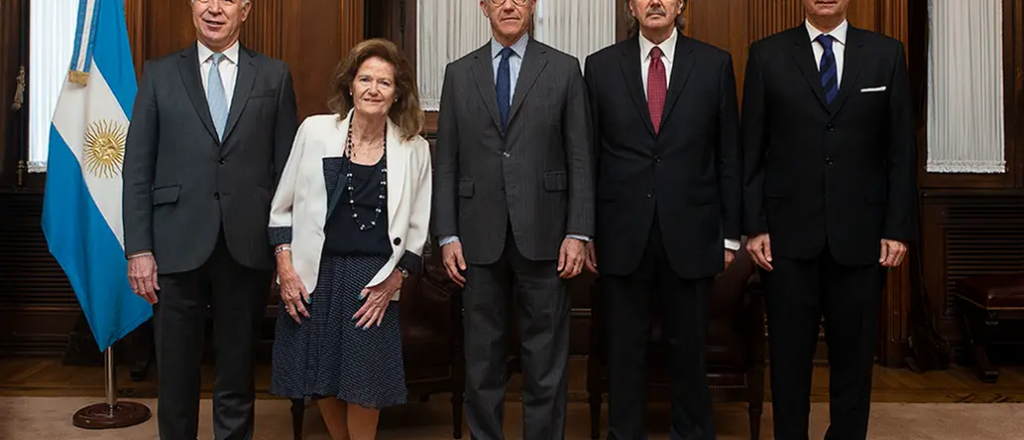 El diario El País y un duro editorial sobre "los jueces" de la Argentina