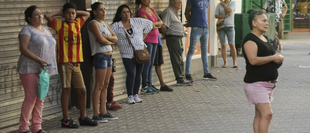 Nadie quiere agarrar la pala: estuvo dos días en la calle y nadie se la llevó