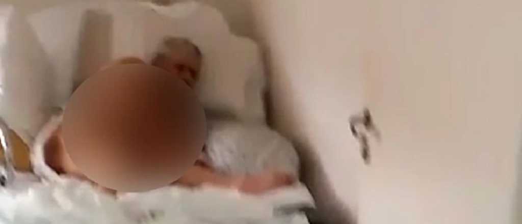 Video: un hombre busca desesperado a su padre en una clínica con 27 casos