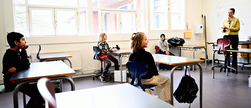 La vuelta a clases sería sin recreos y con menos alumnos por aula