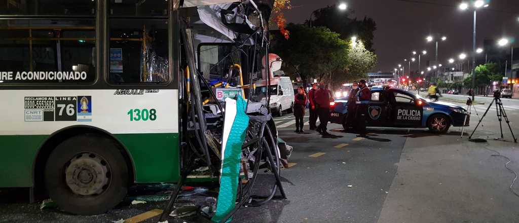 Video: impactante choque entre dos colectivos en Ciudad de Buenos Aires