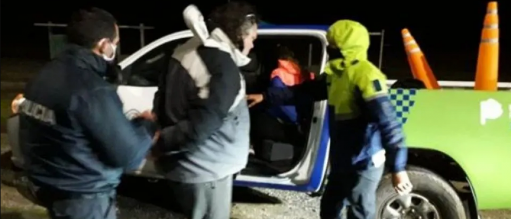 Violó el aislamiento: llevaba cocaína y a su hija en el baúl