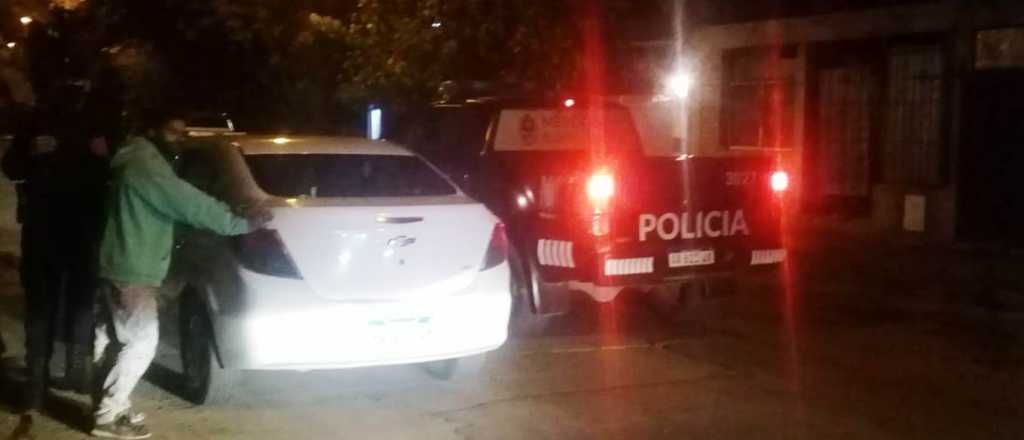 Llevó a su amigo herido al hospital, tenía antecedentes y lo detuvieron