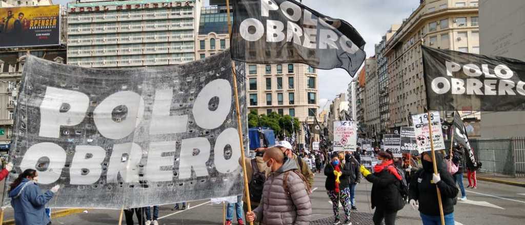 Grupos de izquierda marchan en medio de la pandemia y el aislamiento social