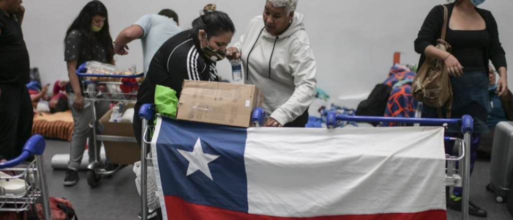 En Chile quisieron levantar la cuarentena y hubo un pico de contagios