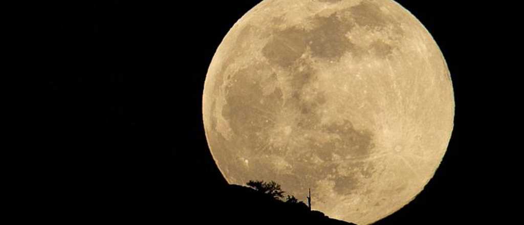 Imágenes impactantes: así se vive la última superluna del 2020