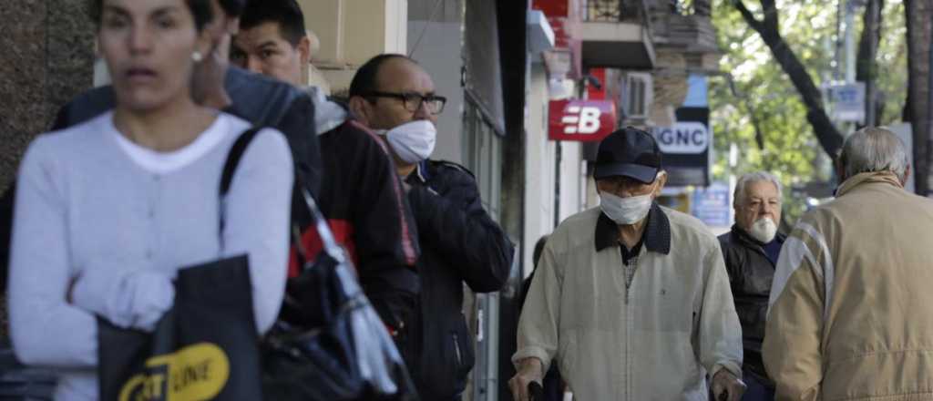 Quiénes cobran hoy Ingreso Familiar de Emergencia y jubilaciones