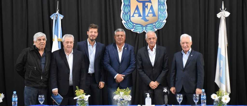 Tapia presidente de AFA hasta 2025 y sin descensos por dos años