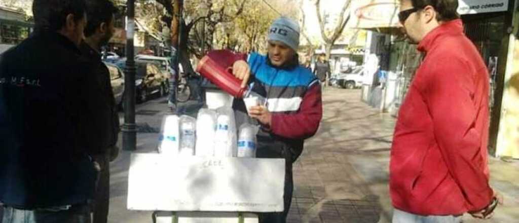 Le robaron la bicicleta a un cafetero del centro y pide ayuda para recuperarla