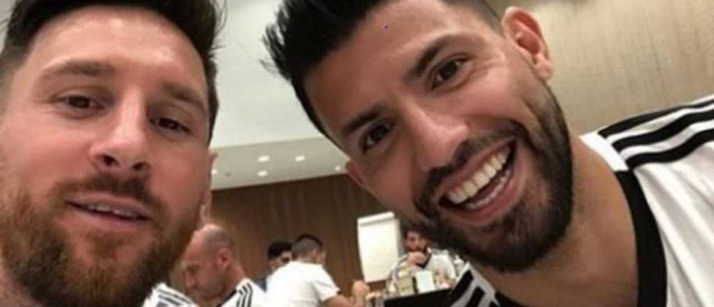 Messi retó al Kun: "¿Por qué me llamas a las nueve?"