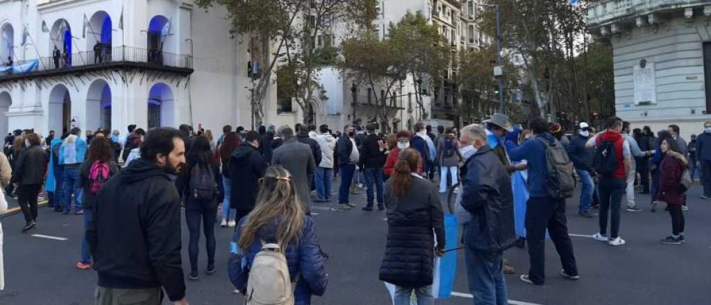 Los anticuarentena se hicieron ver en Plaza de Mayo