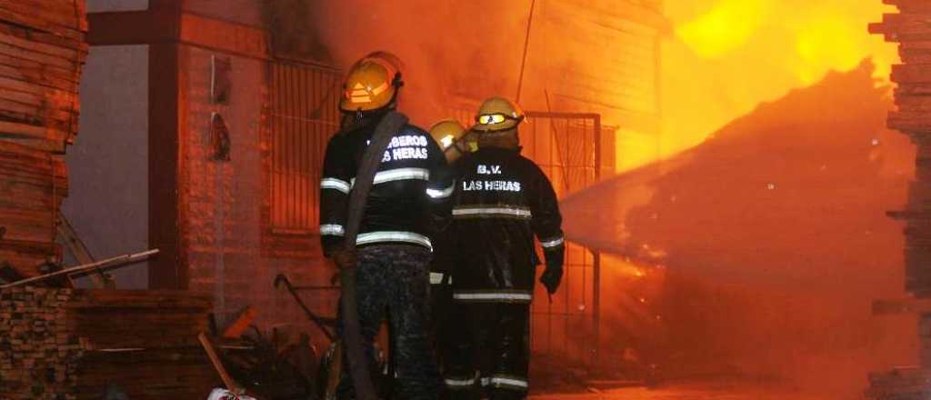 Dos menores y su madre, gravemente heridos por un incendio en Las Heras