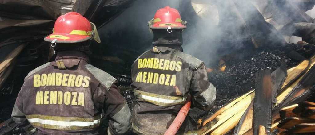 Se prendió fuego una casa en Las Heras