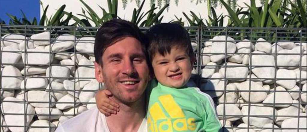 El divertido video de Messi jugando con su hijo y su perro