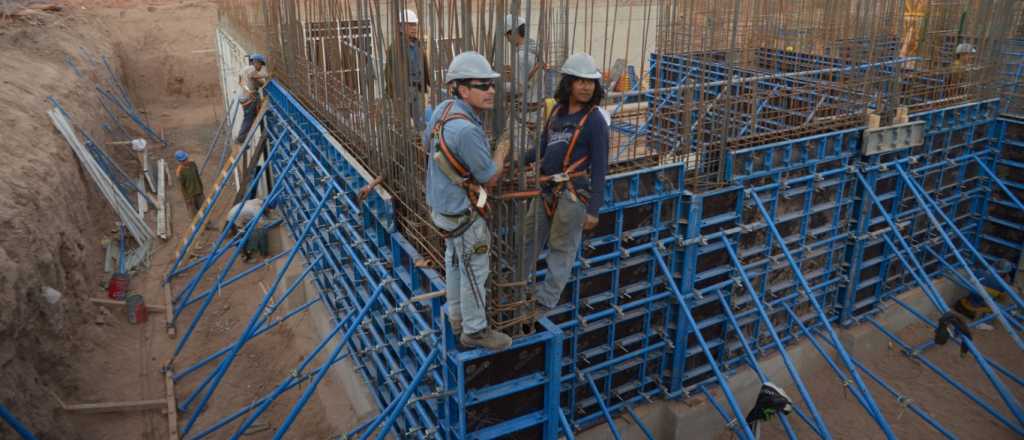 La construcción creció en mayo pero no superó la caída interanual