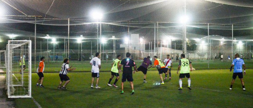 Las canchas de fútbol 5 de Mendoza van a abrir aunque no las habiliten