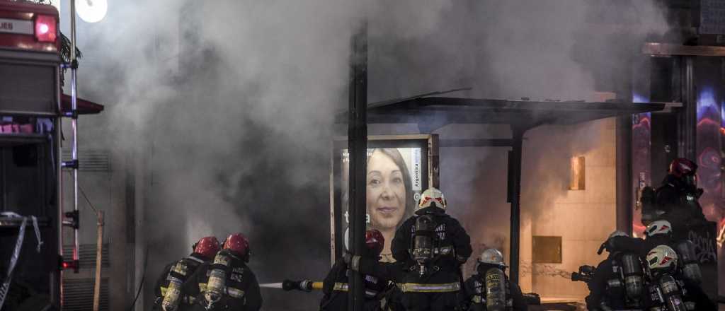 Dos bomberos muertos y varios heridos por la explosión en Capital Federal