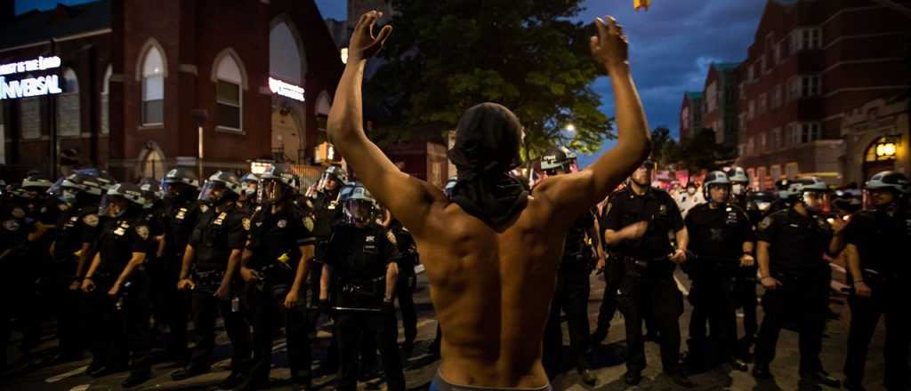 Crecen las protestas en Estados Unidos pese al toque de queda