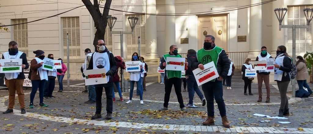 ATE y el SUTE protestaron en el centro por paritarias y pago del aguinaldo