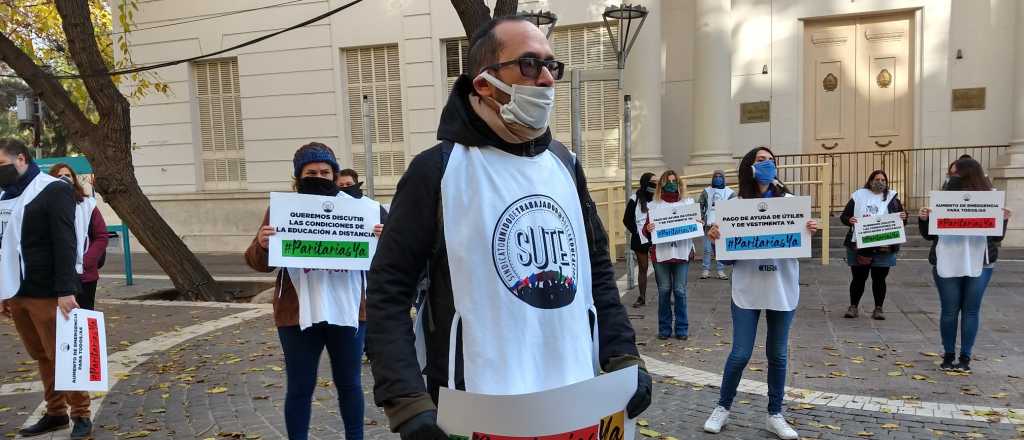 El titular del SUTE dijo que "no hay condiciones para volver a las escuelas"