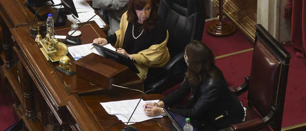 Senadores opositores analizan si es válida la sesión de ayer