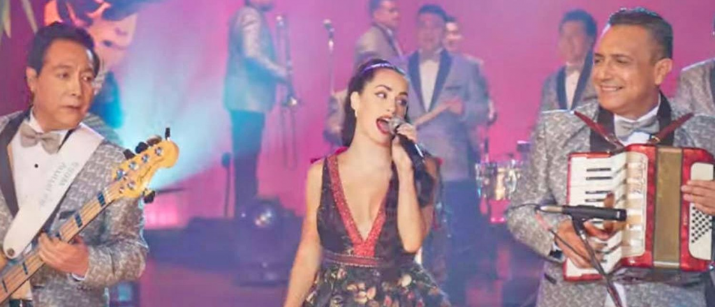 Lali estrenó video cantando cumbia y revolucionó las redes