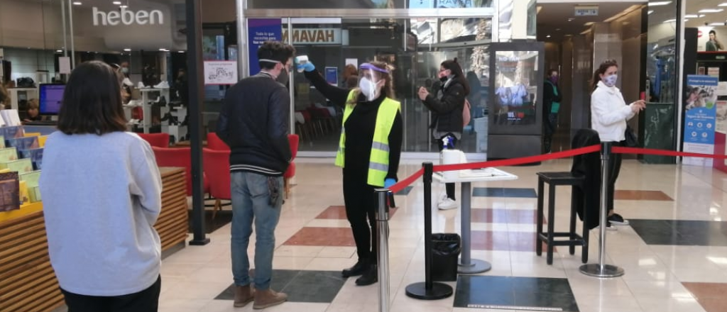 Empleados de comercio acordaron aumento salarial de 32%