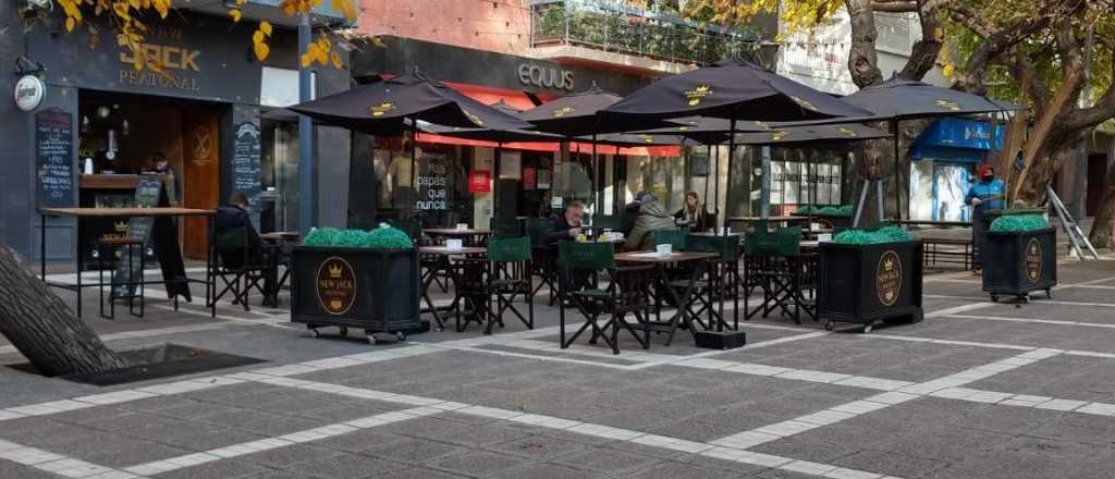 Los bares y cafés de Ciudad, otra vez vacíos por las restricciones