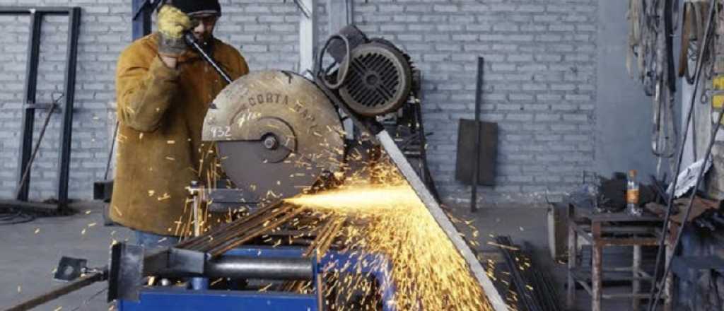 La actividad industrial retrocedió 7,1% interanual en agosto