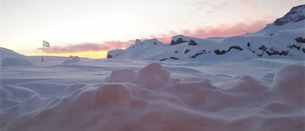 Video: con trineos atraviesan las termas cubiertas de nieve en el sur mendocino