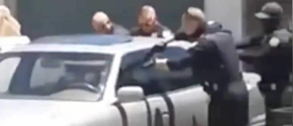 Video: policías matan a un joven latino en EE.UU. y reavivan críticas al gatillo fácil