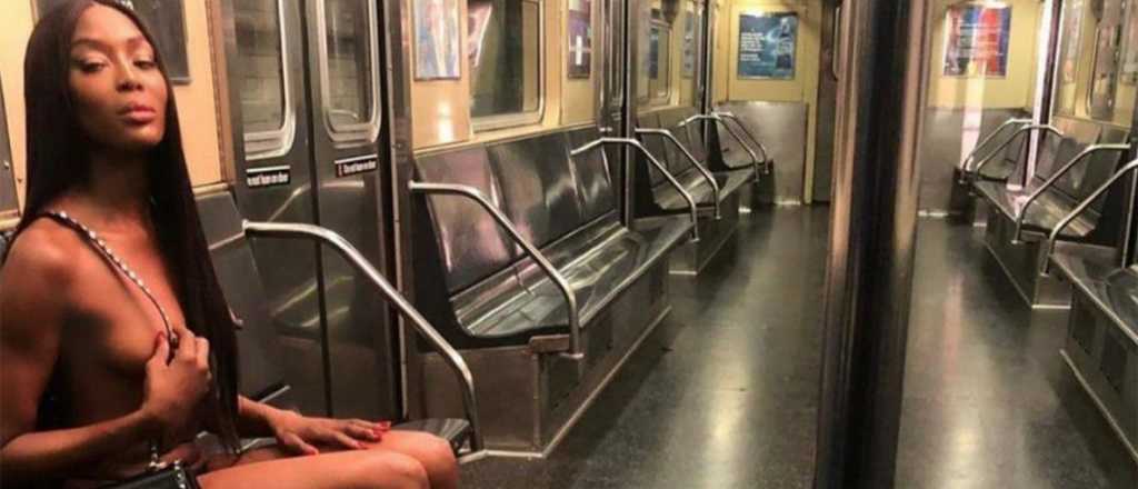 Naomi Campbell posó sin ropa en el subte de Nueva York