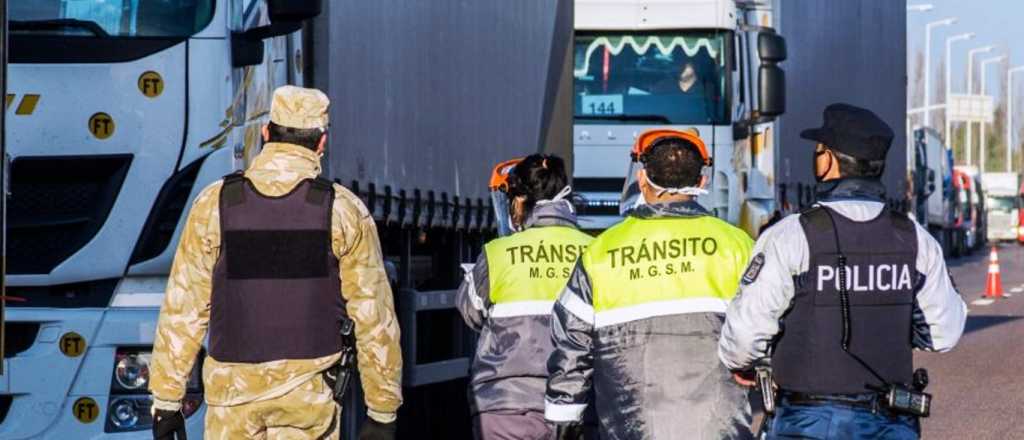 Un camionero "descontrolado" chocó a varios camiones en la Ruta 7