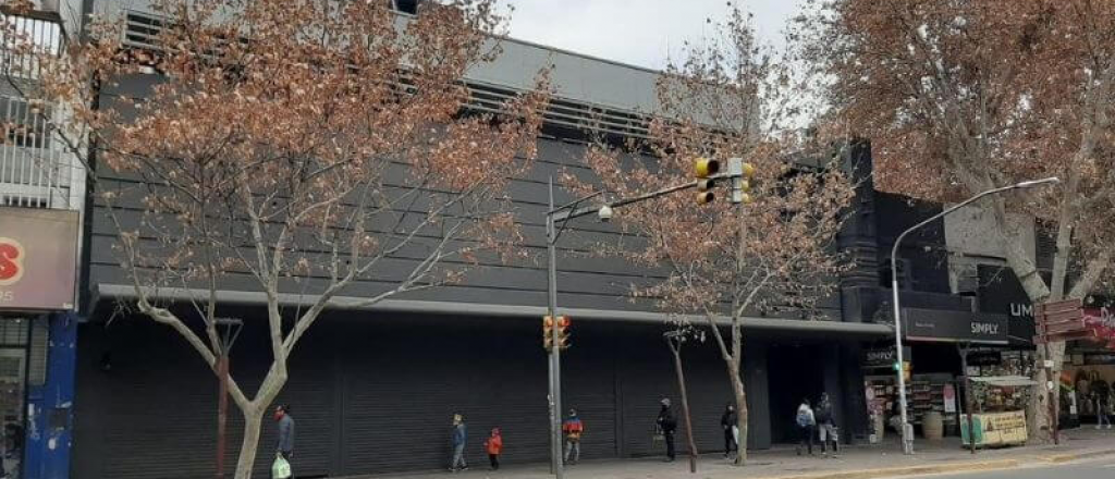 Desembarco en uno de los locales más grandes del Centro mendocino