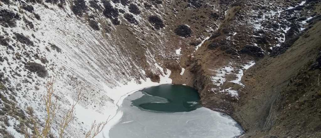 Belleza inimaginable: el frío congeló el Pozo de las Ánimas en Malargüe