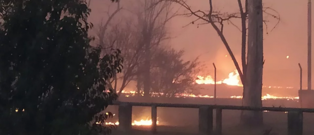 Se incendió el predio de Canal 10 de Córdoba y un empleado se intoxicó