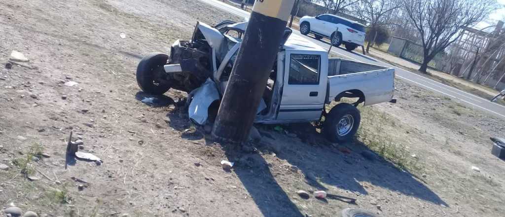 Un joven murió al estrellarse contra un poste en el Acceso Sur