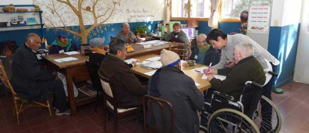 Residentes de geriátricos podrán juntarse con sus familias el domingo