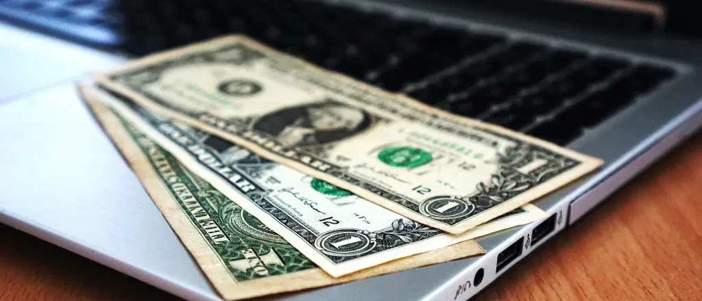 Subió el dólar solidario y se acerca a los 136 pesos