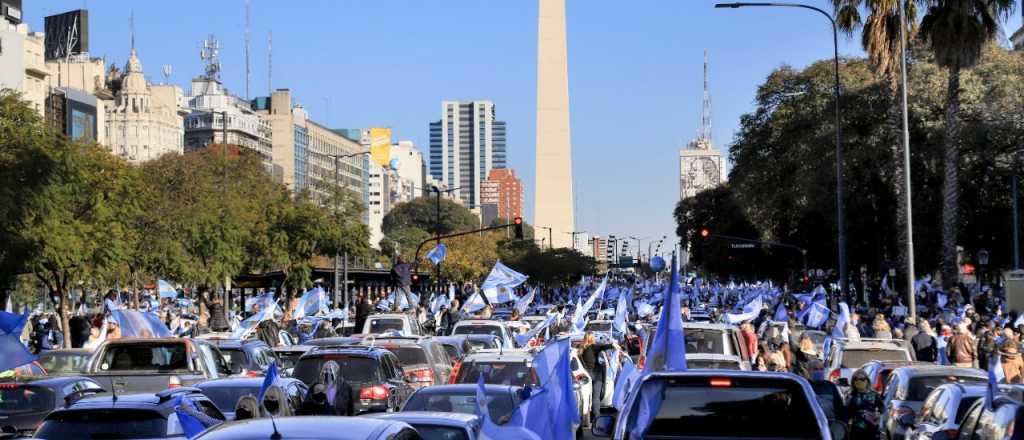 #17A: multitudinario "Banderazo Patriótico" en el Obelisco