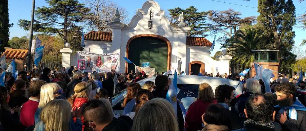 Manifestación por el #17A en la Quinta de Olivos y frente a la casa de CFK