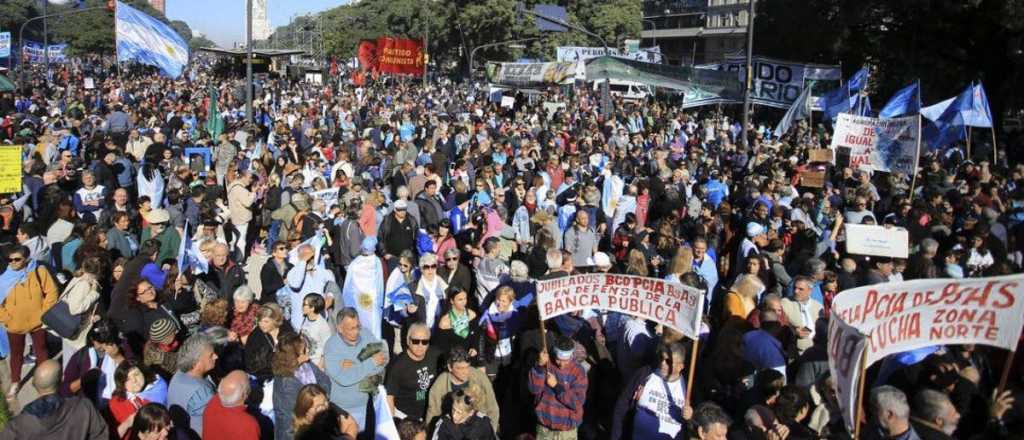 El Instituto Patria busca "recuperar la calle", pero Alberto lo rechaza