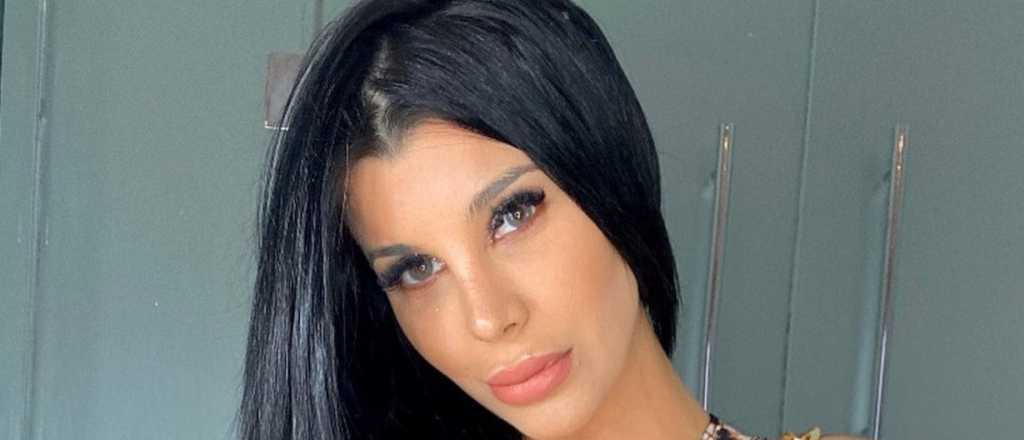 Charlotte Caniggia se hizo una selfie para lucir unas llamativas botas 