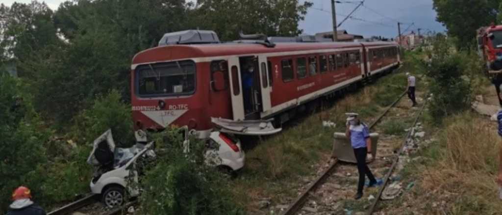 Video: un cantante transmitía en vivo y fue arrollado por un tren