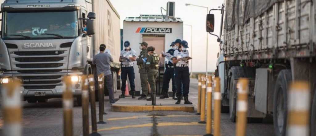 Un camionero sanjuanino llevaba escondida a una chica mendocina