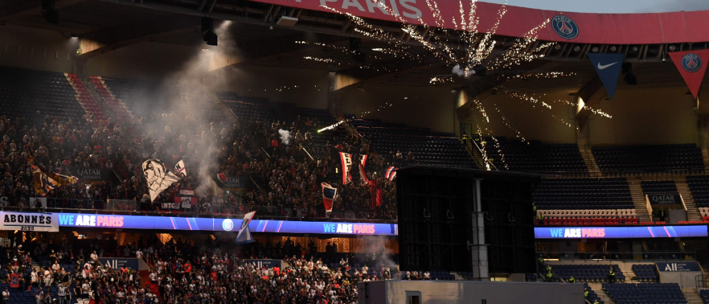 La final era a puertas cerradas pero los hinchas del PSG se juntaron igual