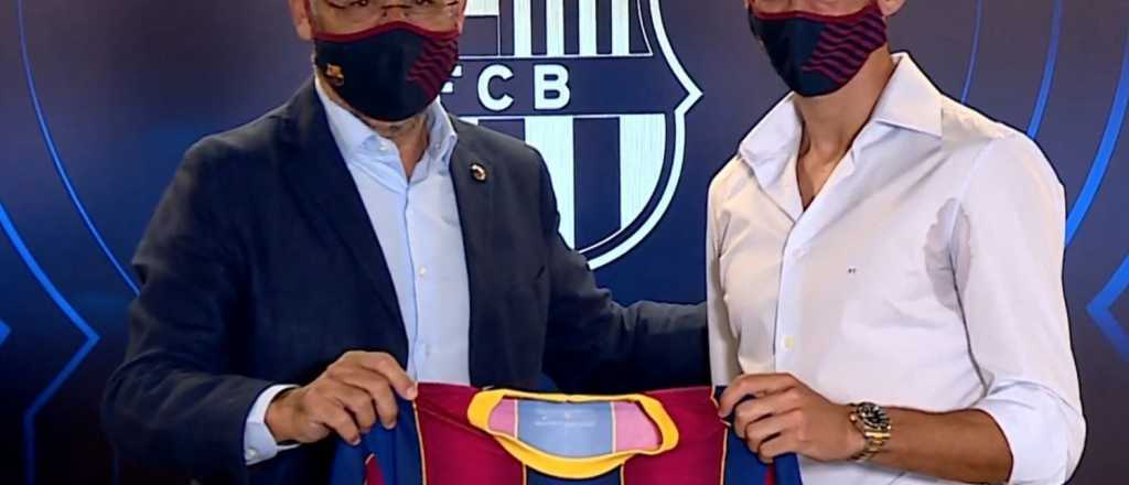 En medio del caos, Barcelona presentó un refuerzo